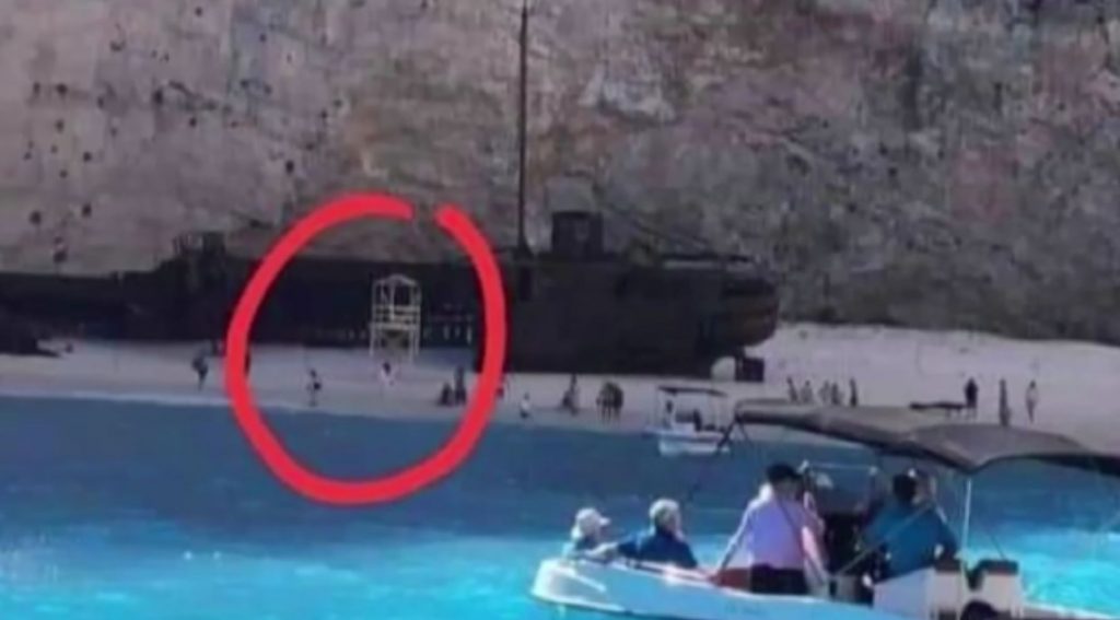 Σάλος στη Ζάκυνθο – Έστησαν πύργο μπροστά στο «ναυάγιο»