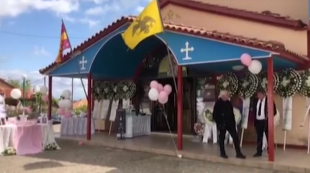 Ράγισαν καρδιές στο τελευταίο αντίο στην 3χρονη Κατερίνα