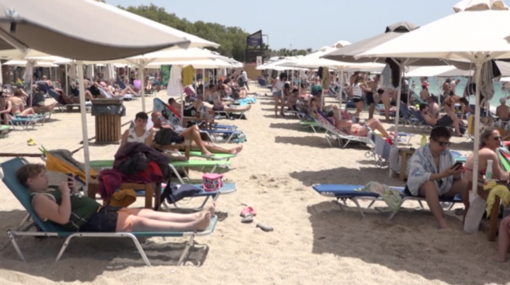 Στις κοντινές παραλίες οι Αθηναίοι με καλοκαιρινές θερμοκρασίες