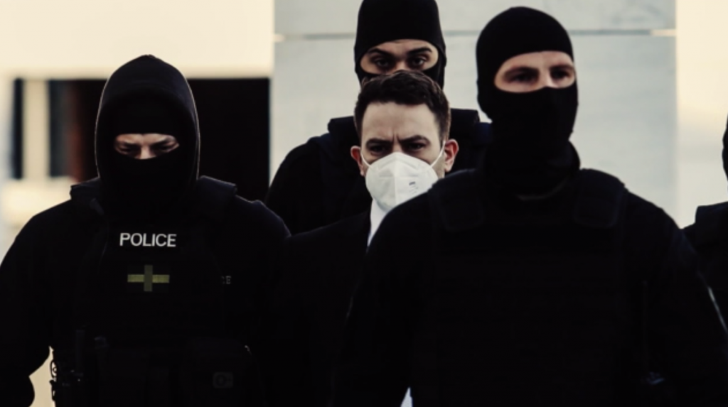 Μπάμπης Αναγνωστόπουλος: Κλαίει, μιλάει για την Καρολάιν στον ενεστώτα και δηλώνει μετανιωμένος