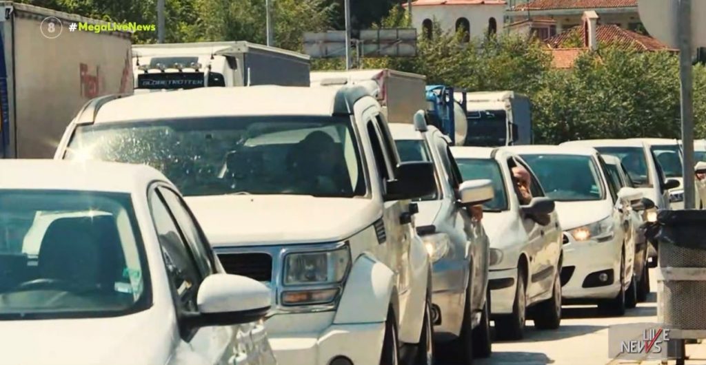 Στην Βουλγαρία για να φουλάρουν τα ρεζερβουάρ τους οι Έλληνες – Ατελείωτες ουρές στα σύνορα