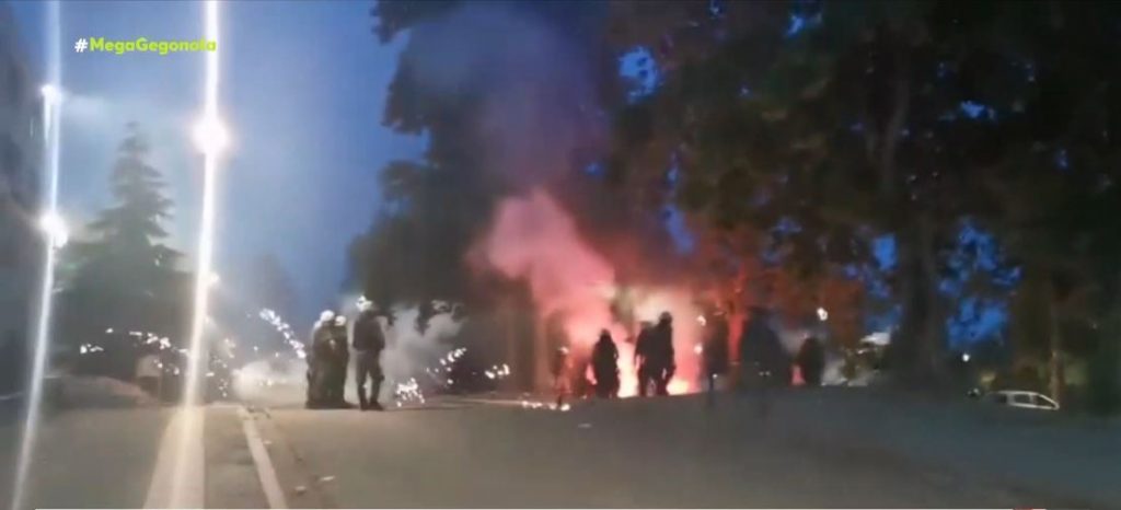 Θεσσαλονίκη: Ένταση με πέτρες, χημικά & τραυματίες στο Αριστοτέλειο Πανεπιστήμιο – Τρεις συλλήψεις