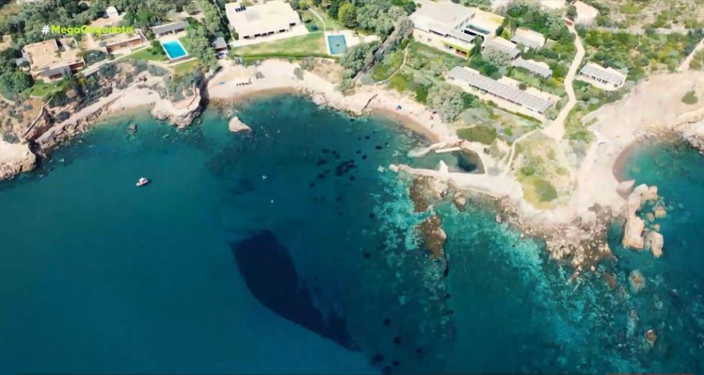 Νοικιάζουν τα εξοχικά τους για να τα βγάλουν πέρα