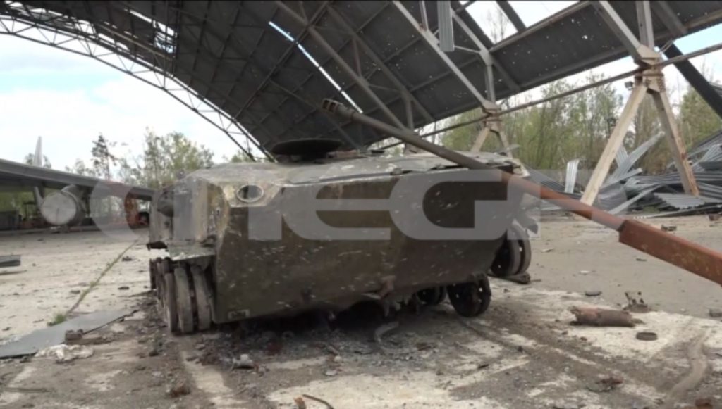 Οδοιπορικό του MEGA στο βομβαρδισμένο αεροδρόμιο του Γκοστόμελ