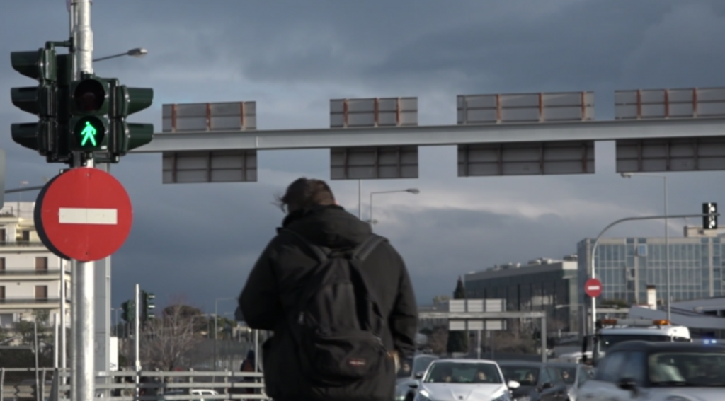 Έφτασε και στην Σύρο η «ρωσική ρουλέτα» εφήβων στο δρόμο