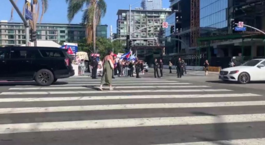 ΗΠΑ: Διχασμός για τις αμβλώσεις – Επίθεση από άντρα της ασφάλειας του Τζο Μπάιντεν σε διαδηλώτρια