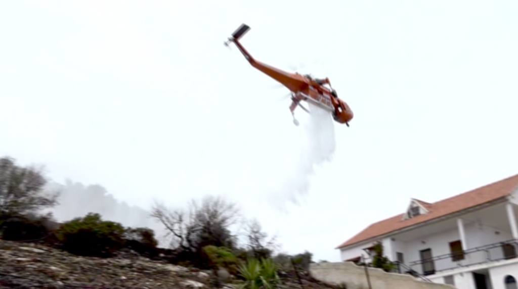 Στις φλόγες η Αρτέμιδα – Η φωτιά πήρε διαστάσεις, κινδύνευσαν σπίτια