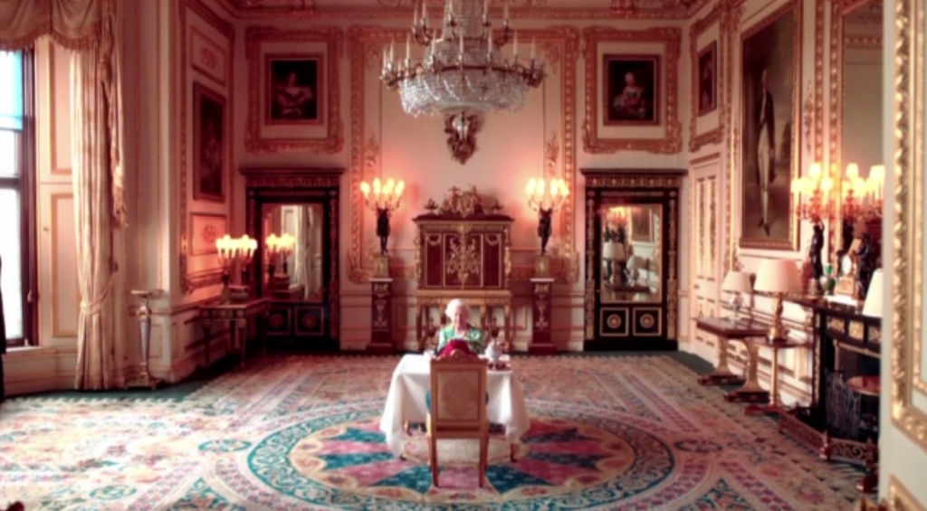 Η βασίλισσα της Αγγλίας, ο αρκούδος Paddington και οι…Queen