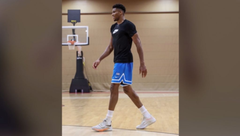 Στο ΣΕΦ ο «Greek Freak»: Προπονήθηκε με σορτσάκι της Εθνικής ο Γιάννης Αντετοκούνμπο