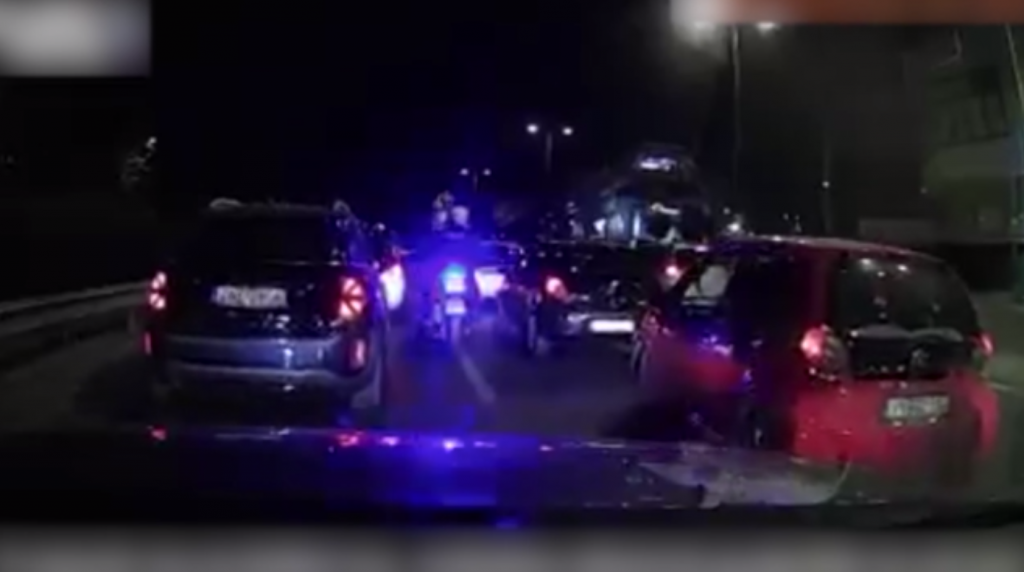 Δραματική επιχείρηση της ΕΛ.ΑΣ. για τη μεταφορά βρέφους που δεν ανέπνεε στο «Παίδων» – Βίντεο