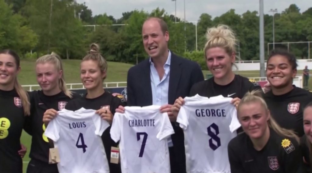Αγγλία: Ο πρίγκιπας Ουίλιαμ σκόραρε στην προπόνηση της Εθνικής γυναικών