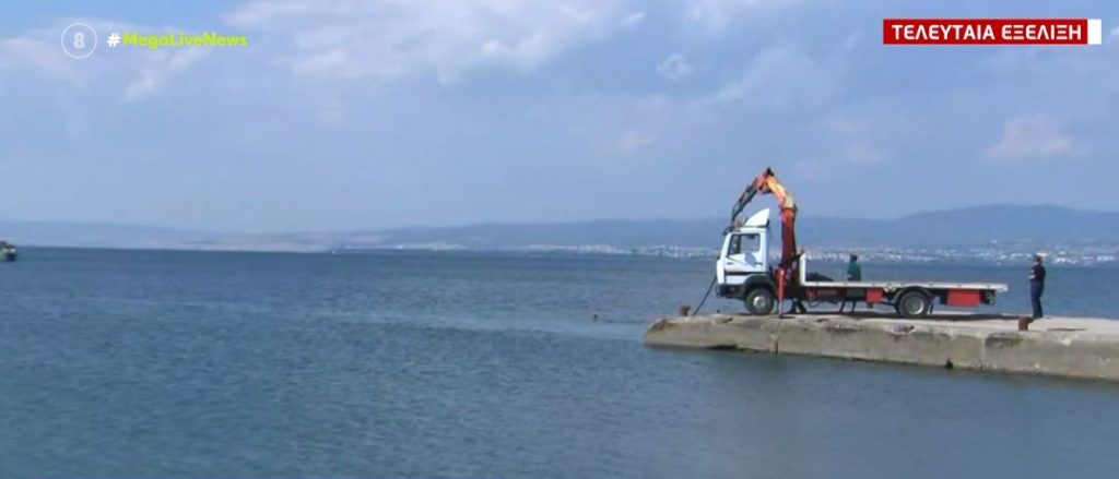 Θεσσαλονίκη: Νεκροί ανασύρθηκαν ένας άντρας και μία γυναίκα από αυτοκίνητο που έπεσε στη θάλασσα – Ήταν δεμένοι με χειροπέδες