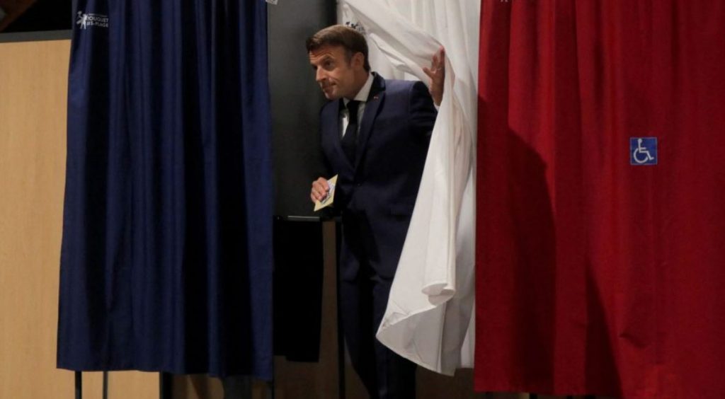 Εκλογές στη Γαλλία: Σε δεινή θέση ο Εμανουέλ Μακρόν με μόλις 246 έδρες – Ανοιχτό το ενδεχόμενο νέων εκλογών