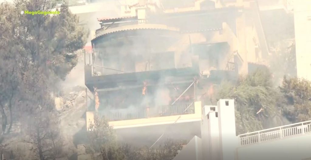 Πυρκαγιά σε Βούλα – Άνω Γλυφάδα: Αλληλοκατηγορίες & αποποίηση ευθυνών για τη φωτιά – Ολιγωρία της Πυροσβεστικής καταγγέλλουν οι κάτοικοι