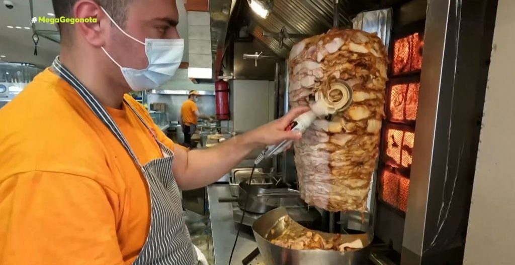 Είδος πολυτελείας το σουβλάκι – Πάνω και από τα 4 ευρώ