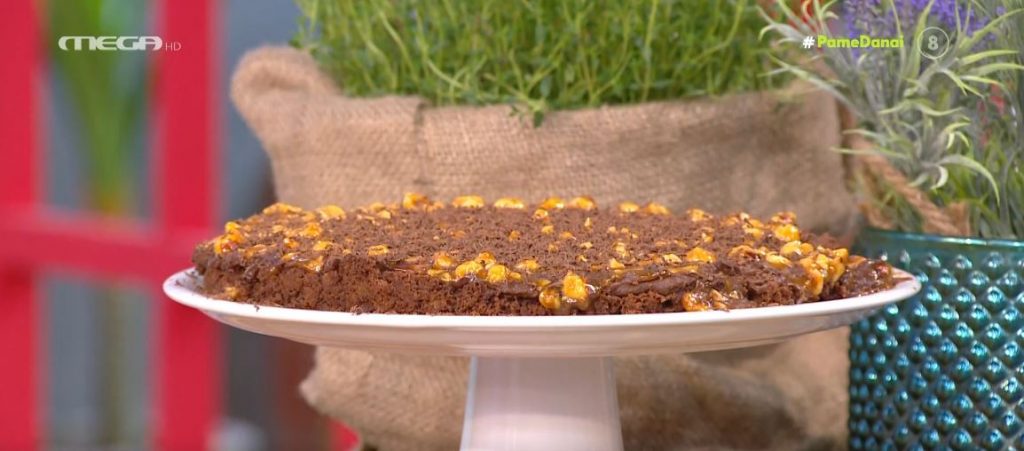 Ο Τίμος Ζαχαράτος μάς ετοιμάζει τάρτα σοκολάτας με φουντούκια!