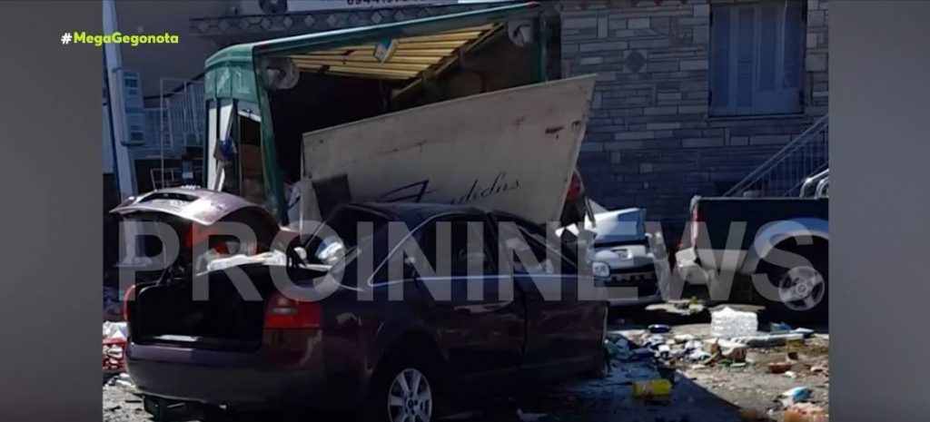 Τραγωδία στην Καβάλα: Αυτοκίνητο παρέσυρε όχημα & πεζό – Τρεις νεκροί