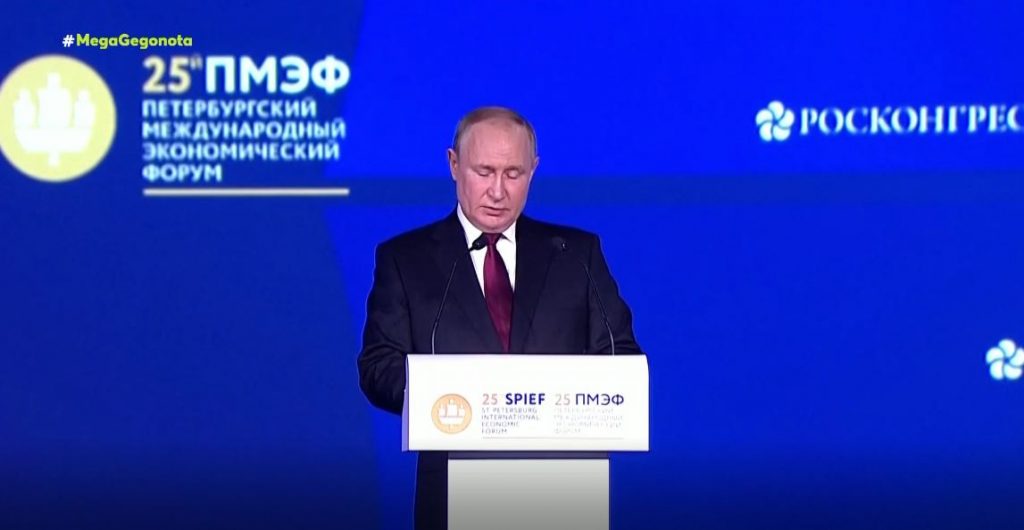 Σφοδρή επίθεση Πούτιν κατά ΕΕ & ΗΠΑ