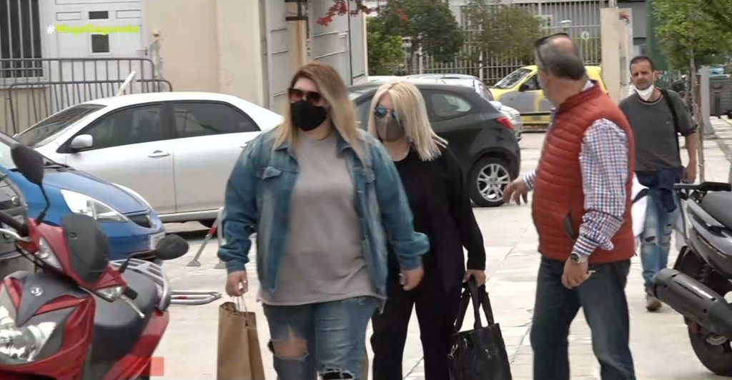 Στο πλευρό της Ρούλας Πισπιρίγκου οι γονείς της
