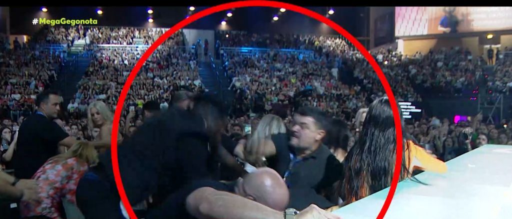 MAD Video Music Awards: Οι τράπερς Light & Snik πιάστηκαν στα χέρια – Καταδίκη & τραυματίες