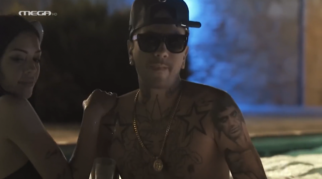 Snik: Aνέβασε βίντεο με χυδαίους χαρακτηρισμούς για τη σύντροφό του