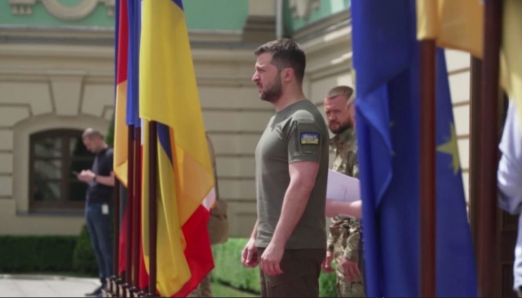 Μακρόν, Σολτς και Ντράγκι λένε «ναι» στην ένταξη της Ουκρανίας στην ΕΕ