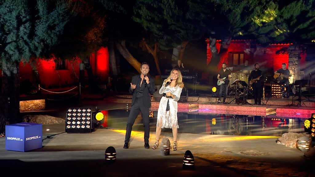 Η Στέλλα Γεωργιάδου ξεσηκώνει το κοινό με μεγάλες επιτυχίες της