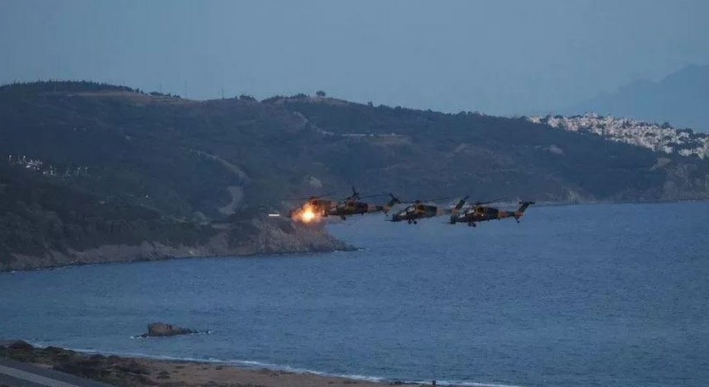 «EFES 2022»: Νέο σόου Ερντογάν – Ελικόπτερα & πραγματικά πυρά στην άσκηση