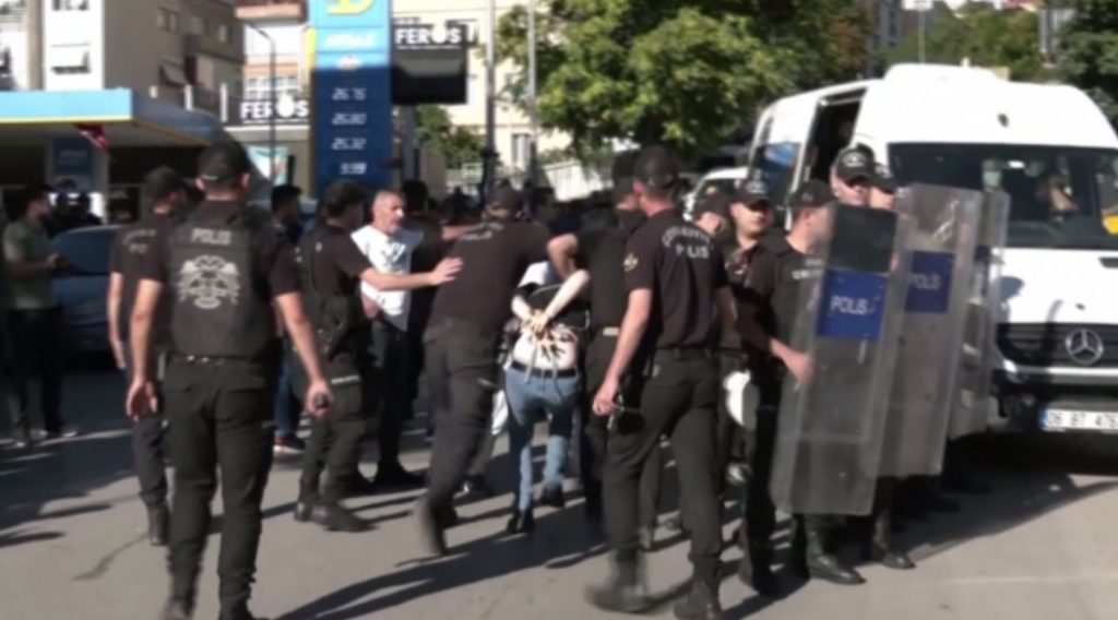 Τουρκία: Η αστυνομία έριξε δακρυγόνα σε πορεία ΛΟΑΤΚΙ στην Άγκυρα