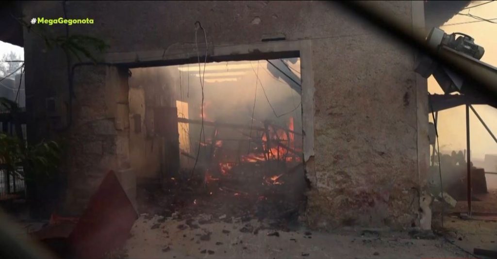 Φωτιά στην Αττική: Στάχτη έγιναν 20.000 στρέμματα σε Πεντέλη, Γέρακα και Παλλήνη