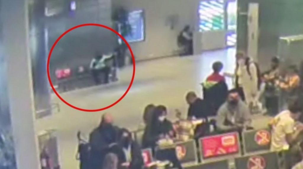 Κύκλωμα διακινητών κούρευε και έντυνε μετανάστες για να μοιάζουν Ευρωπαίοι