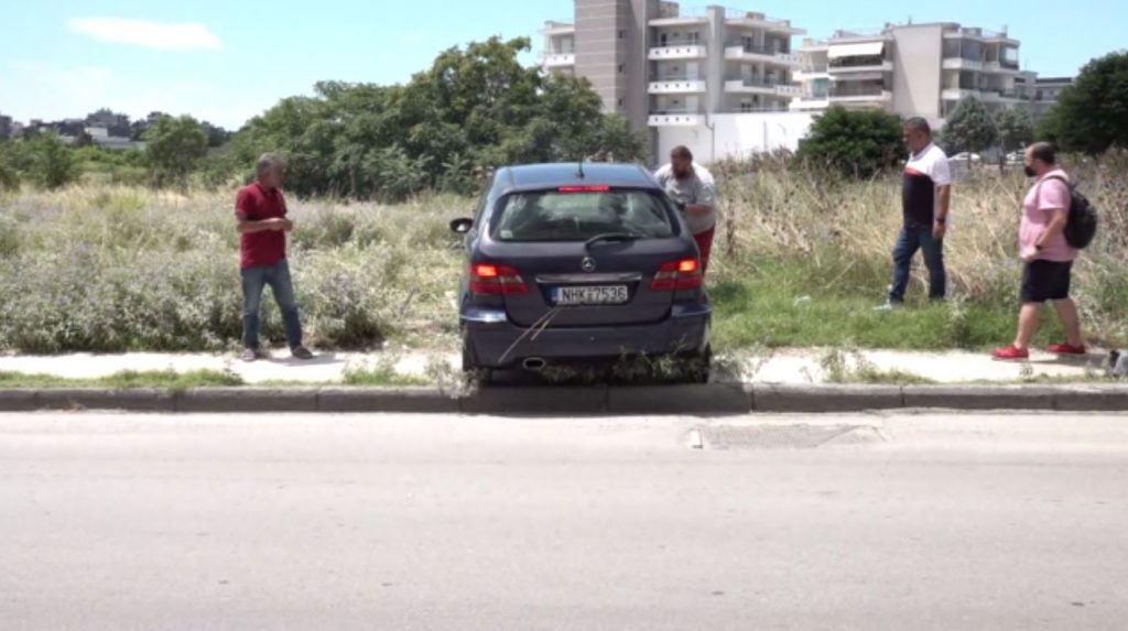 Θεσσαλονίκη: Δύο οχήματα έπεσαν σε στάση λεωφορείου – Τραυματίστηκαν τρία παιδιά