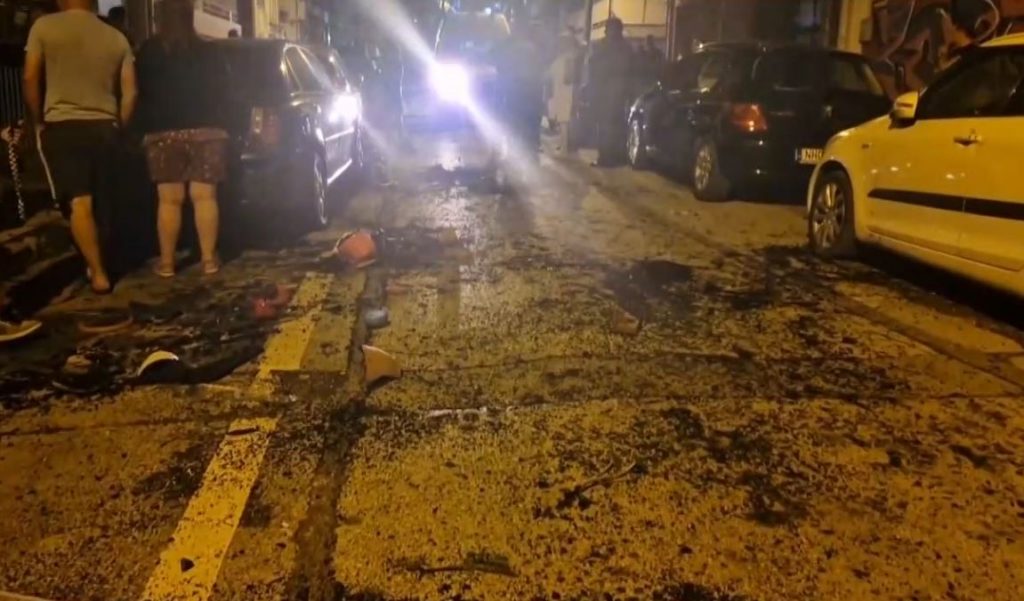 Θεσσαλονίκη: Παρέα 10 ατόμων «πλακωθηκαν» στο ξύλο – Γρονθοκόπησαν 37χρονο που πήγε να τους χωρίσει
