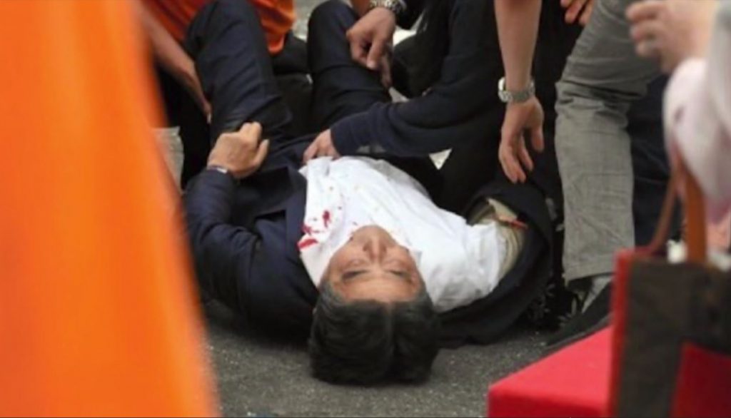 Σίνζο Άμπε: Ανέτοιμοι και με απαρχαιωμένο εξοπλισμό οι αστυνομικοί της συνοδείας του