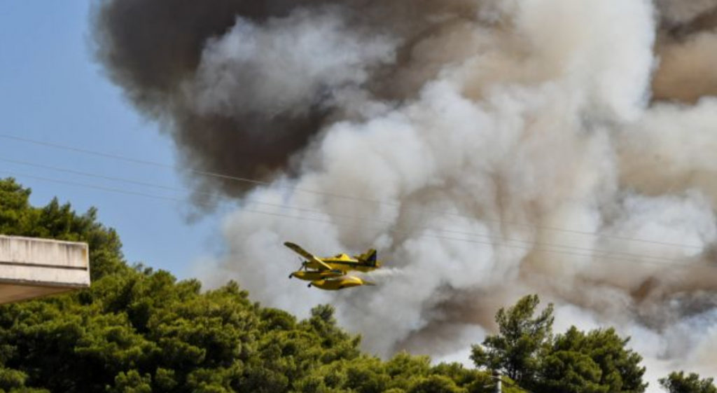 Λέσβος: μαίνεται το πύρινο μέτωπο – Ανυπολόγιστη καταστροφή