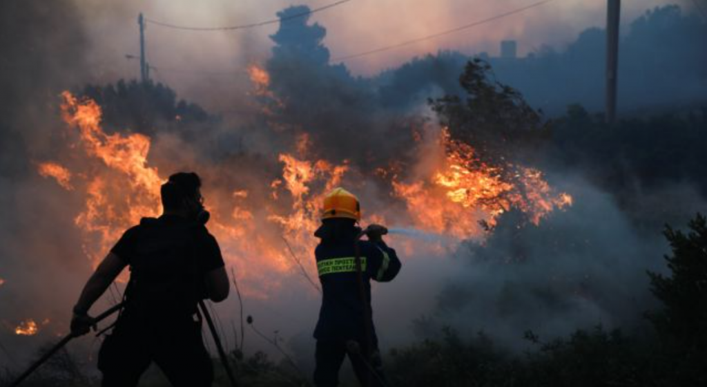 Δαδιά: Ανυπολόγιστη οικολογική καταστροφή – Καίγεται το προστατευόμενο δάσος