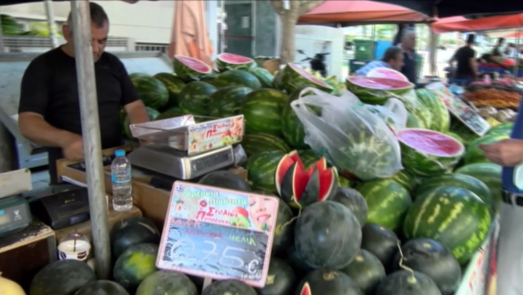 Ακρίβεια: Η εκτόξευση τιμών «γονατίζει» τα νοικοκυριά