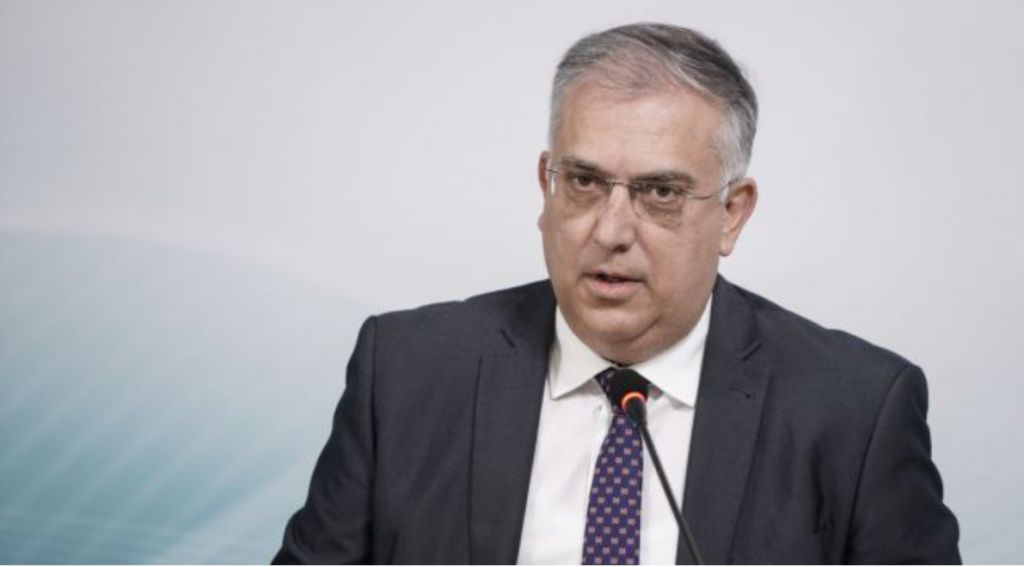 Τάκης Θεοδωρικάκος: Αισθάνθηκε αδιαθεσία & μεταφέρθηκε στο ιατρείο της Βουλής