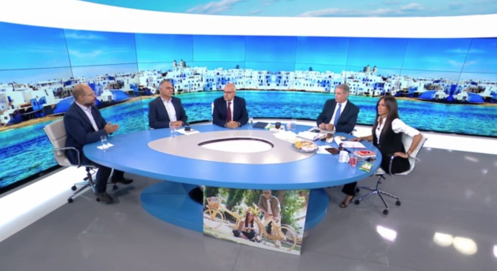 Στο «κόκκινο» η πολιτική αντιπαράθεση για τις παρακολουθήσεις