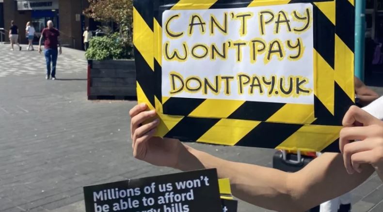 Μεγάλη Βρετανία: Οι υπέρογκοι λογαριασμοί έφεραν και το κίνημα «δεν πληρώνω»