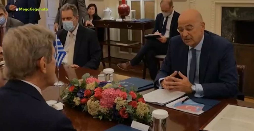 Νέες εθνικιστικές κορώνες από τον Ερντογάν – Τους χάρτες της «Γαλάζιας Πατρίδας» έδειξε ο Δένδιας στον Κέρι