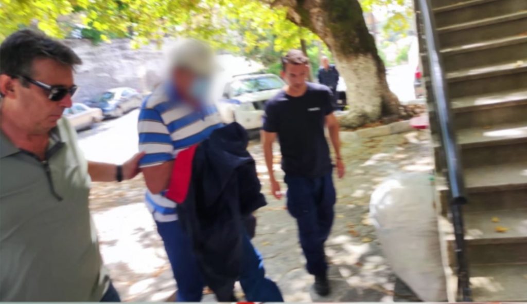 Χειροπέδες στον αντιδήμαρχο Ζίτσας για τον βασανισμό γαϊδάρου