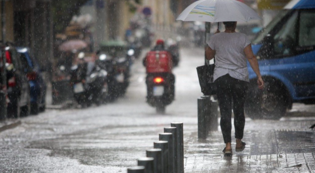 Καιρός: Η «Ψυχρή Λίμνη» έφερε βροχές, καταιγίδες, χαλάζι & υδροστρόβιλους