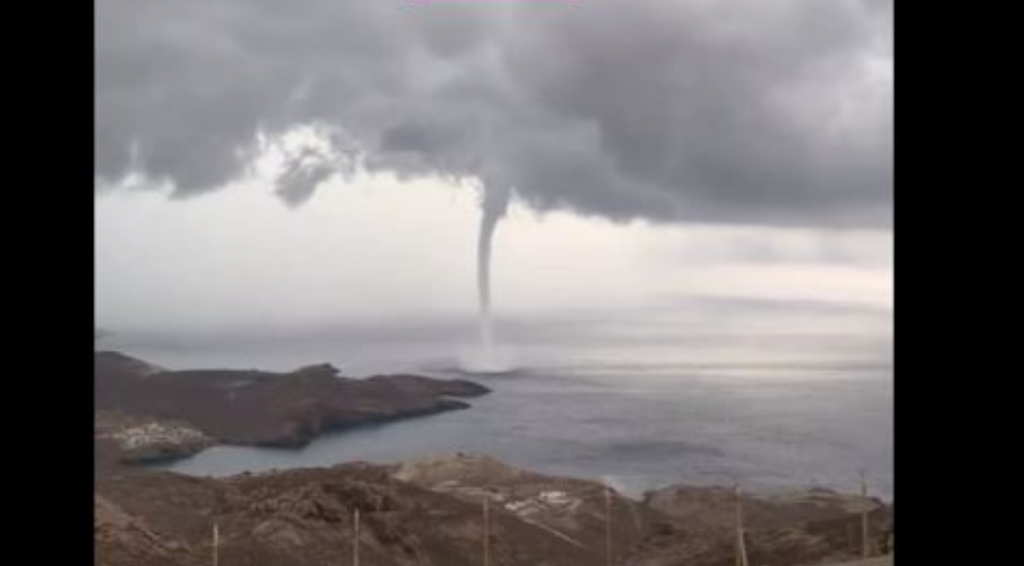 «Πνίγηκαν» οι Κυκλάδες – Προβλήματα από την κακοκαιρία