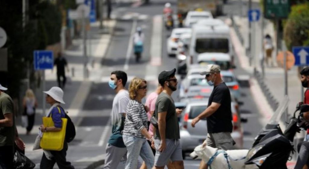 Κορωνοϊός: «Καμπανάκι» από ειδικούς – Έως και 500.000 ενεργά κρούσματα