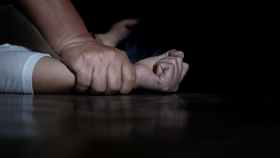 Κρήτη: Στροφή 180 μοιρών από τη μητέρα της 13χρονης που κατήγγειλε τον πατριό της για βιασμό