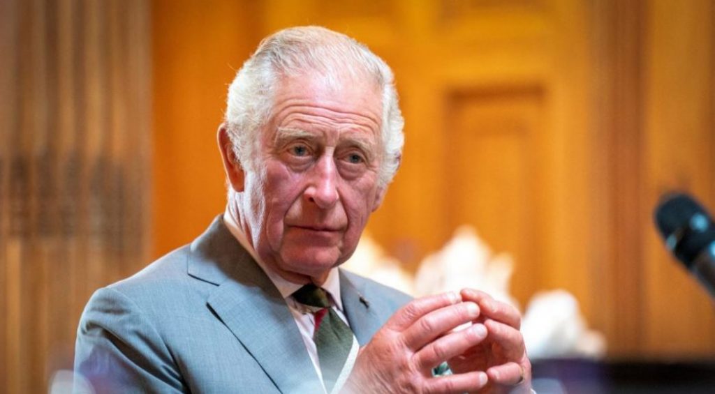 Βασίλισσα Ελισάβετ: Στο θρόνο ο Κάρολος μετά τον θάνατό της – Η πρώτη ανακοίνωσή του από το παλάτι