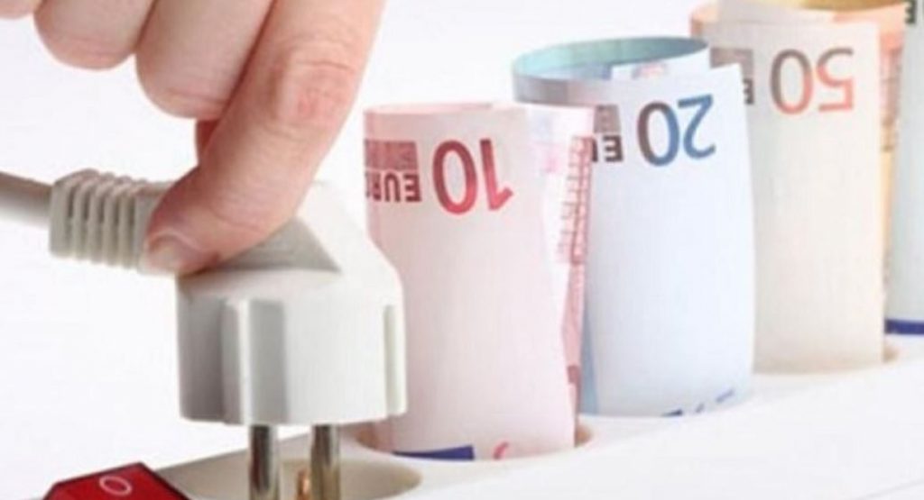 Ηλεκτρικό ρεύμα: Πώς διαμορφώνονται οι λογαριασμοί με την κλιμακωτή επιδότηση