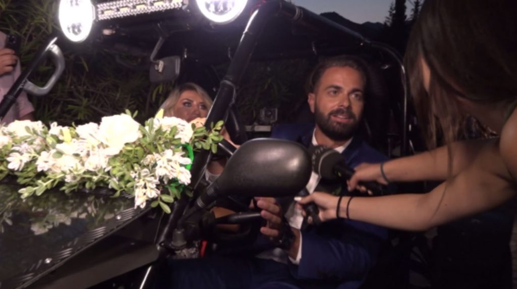 Τα σκαλιά της εκκλησίας ανέβηκε ο Ηλίας Βρεττός με την επί τέσσερα χρόνια αγαπημένη του Αναστασία