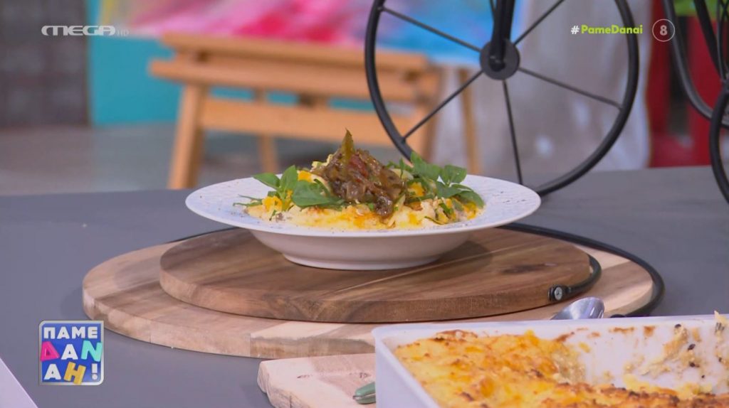 Ο Τίμος Ζαχαράτος φτιάχνει πίτα με κρέας και όσα έχουν «περισσέψει» στο ψυγείο σας!